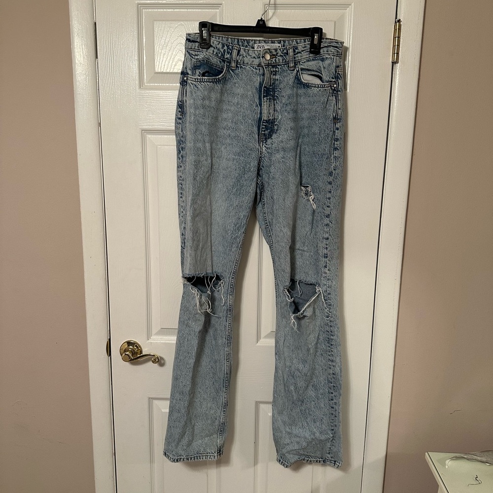 Light wash wide leg ripped jeans